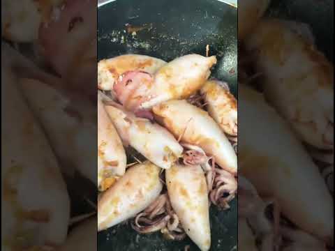 Video thumbnail: Kallamar të Mbushur - Receta Mesdhetare