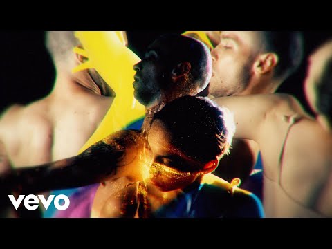 Szum&Fykes - Love Bizarre ft. Novika