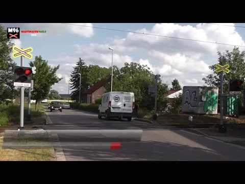 Železniční přejezd Hradec Králové-Kukleny #1 [P4000] - 19.6.2015 / Czech railroad crossing