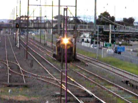 Flat top T class running light engine to the Pit via Sunshine