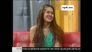 Download lagu Sexy Model Alona Safir - Tempat Favorit Bercinta (Part 3 of 5) mp3