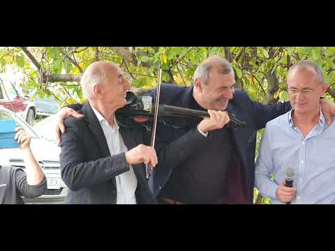 Bebe Dragomir-Bun îi vinu și răchia. (Cover)