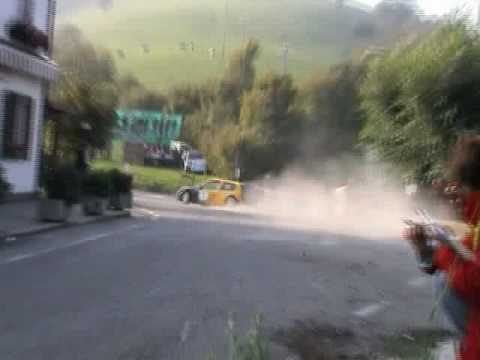 Rally 2 Valli-2007-Crash Hoelbling-Clio S1600