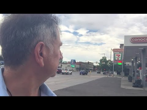 How do competing gas stations set prices?