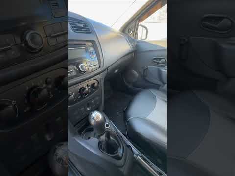 фото renault logan ii 0