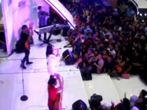Raisa - Rolling in The Deep DM (Duta Mall) Banjarmasin