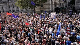 video: Protesters bring London to standstill with demonstration against parliament suspension 'coup'