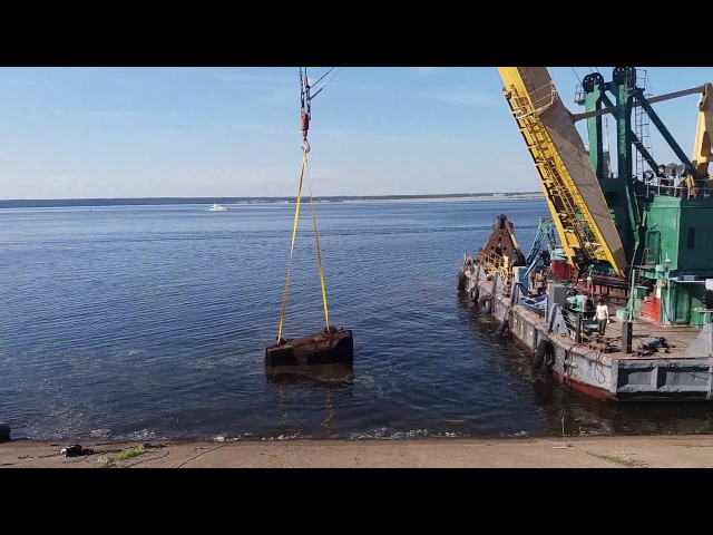 В Чебоксарах подняли со дна реки машину с телами людей (ВИДЕО)