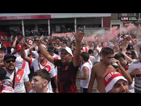 "FIESTA DE RIVER EN LA PREVIA DEL SUPERCLÁSICO | HINCHADA ⚪️" Barra: Los Borrachos del Tablón • Club: River Plate