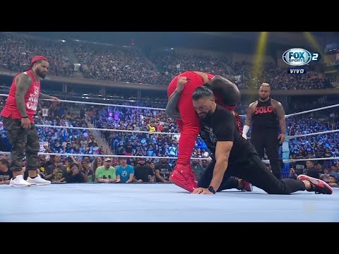 Roman Reigns ataca a Jey Uso con un golpe bajo - WWE Smackdown 07/07/2023 (En Español)