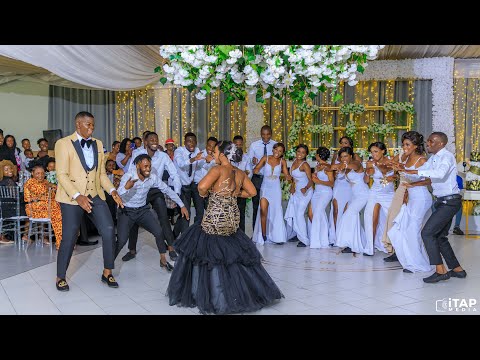 Bride displays some classic dance moves🔥🔥