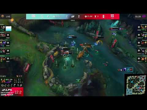 RNG Xiaohu gets triple kill vs TES