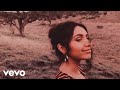 Videoklip Alessia Cara - October  s textom piesne
