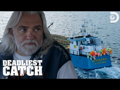 Wild Bill’s Greenhorn Goes Missing | Deadliest Catch
