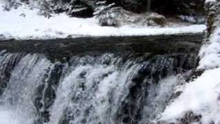 preview picture of video 'Wodospad Jeleń w zimie: Susiec-Huta Szumy'