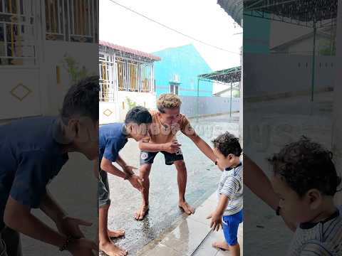 Raden takut mandi hujan #ombobguys #shorts #trending #comedy