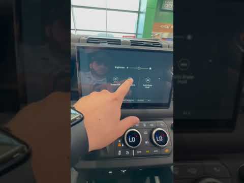 Tips and tricks: How to change the screen theme in a Land Rover.