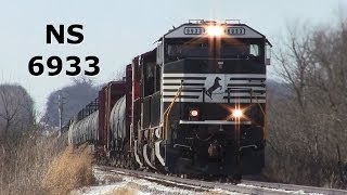preview picture of video 'NS 6933 East, an EMD SD60E, by Burlington, Illinois on 12-18-2013'