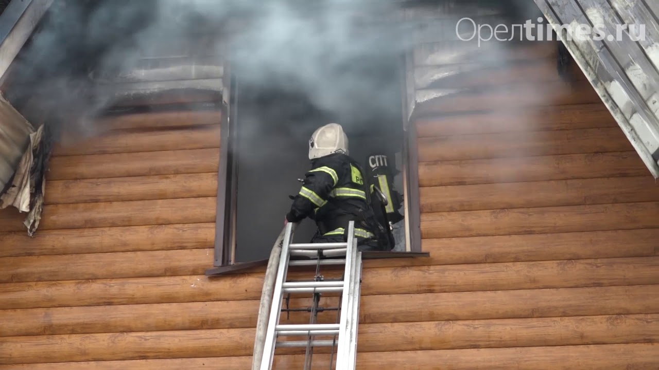 Видеоэксклюзив Орелтаймс: В Орле на Огородной сгорели гараж и баня