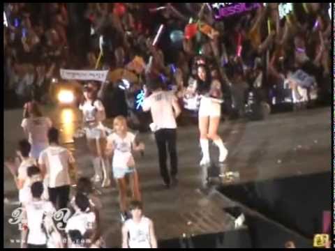 [100911][Fancam] SNSD Yuri - Ending at SM TOWN 2010 in Shanghai