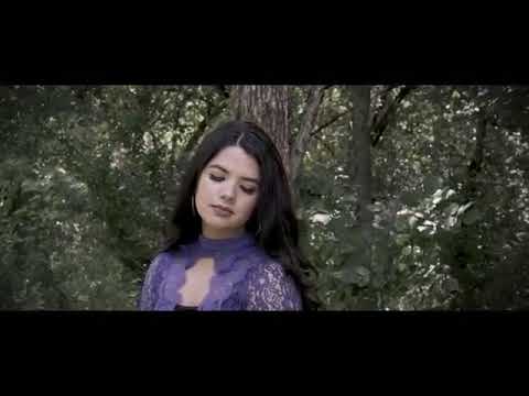 Me dejo abrazar. Evelyn y Damaris.