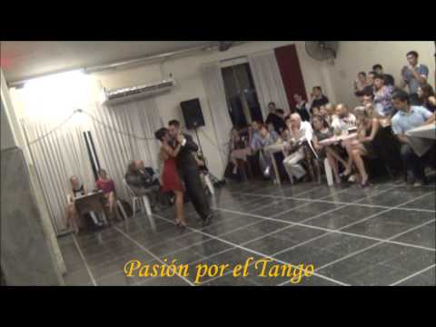 CLARISA ARAGON y JONATHAN SAAVEDRA Bailando la Milonga POR LA HUELLA en FLOREAL MILONGA