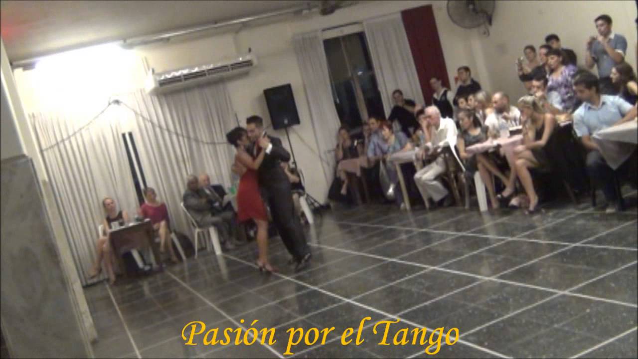 CLARISA ARAGON y JONATHAN SAAVEDRA Bailando la Milonga POR LA HUELLA en FLOREAL MILONGA
