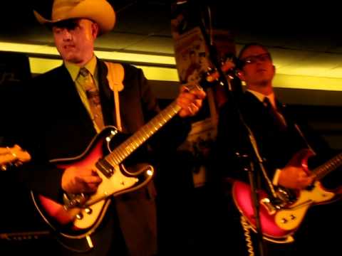 VENTURESMANIA with NOKIE EDWARDS -- "APACHE"