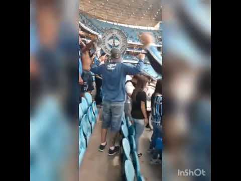 "Grêmio 3 x 2 Juventude 2021(a volta da banda da geral ao estádio)" Barra: Geral do Grêmio &bull; Club: Grêmio