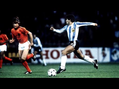 A young Diego Maradona leading Argentina against the Netherlands ● 1979 Friendly Match