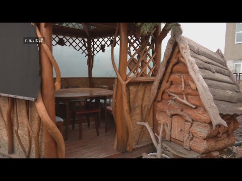 Лоеўскі рамеснік стварае шэдэўры з дрэва видео