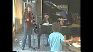 preview picture of video 'Marc van Bilderbeek - Ron Westerbeek Popsong Workshop Koorenhuis Den Haag 1989'