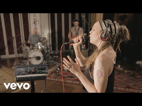Aurora - Runopoika (Live)