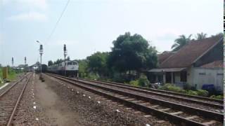 preview picture of video 'KA 74 LODAYA Pagi Berangkat Stasiun Sidareja'