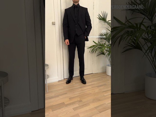 Vídeo relacionado con Disfraz de mecha negra de John Keanu Reeves para hombre | Traje de 3 piezas Slim Fit 2 botones Blazer chaleco y pantalones, Negro, XL