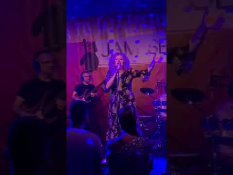 Gergana Dimitrova -Belonoga " Marea" intro live