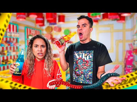 TESTANDO OS DOCES MAIS BIZARROS E NOJENTOS DOS ESTADOS UNIDOS ! - ELA VOMITOU!