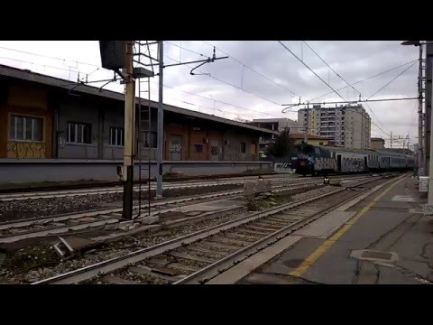 E464 284 Vivalto+5 MDVC Trenord+pilota piano ribassato 1965 - Milano Greco 07/01/2016