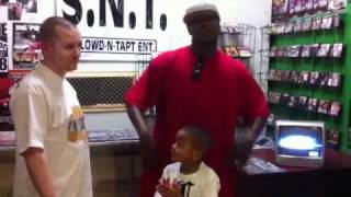 OPTIMO TV - Chillin with Dougie D Guerilla Maab at Kings Flea Market