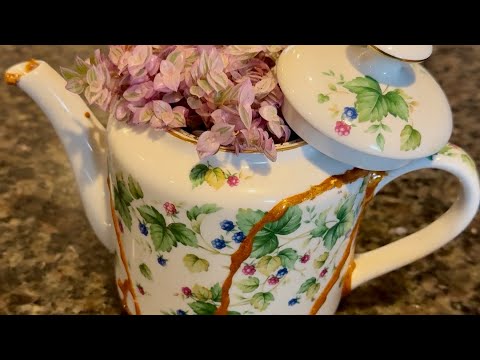 Turning a Broken Teapot into a Christmas Gift - Kintsugi-Style Repair #kintsugi #gift #giftideas