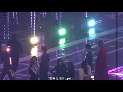 Winner&Blackpink Seunghoon grabbed Jennie