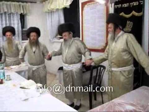 Lelover Rebbe Conducting Melave Malka in Poland - Shvat 5771