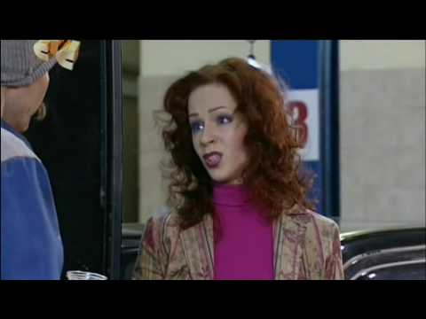 10 миниатюр. 6 кадров. Девки в автосервисе(1).