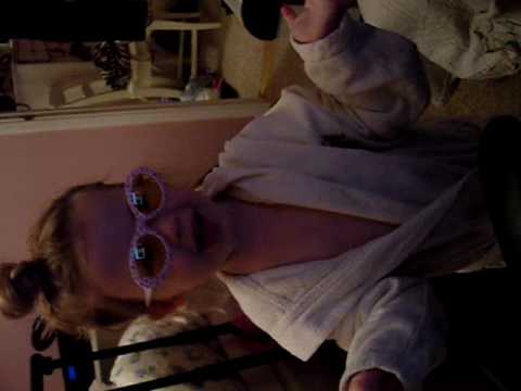 Lola sings 'Poker Face'