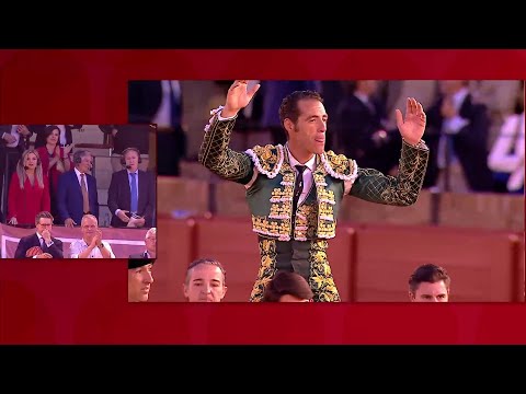 Borja Jiménez, primer toro, quites con Miguel Ángel Perera, Feria de Abril, Sevilla 10-04-2024