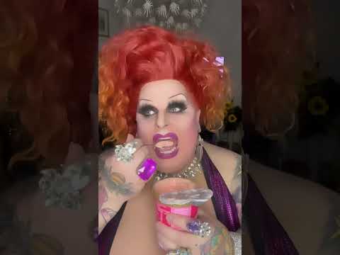 NOSHI NOSHI WITH MAXI strawberry and vanilla chupa chup flavour