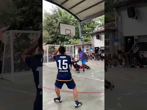 O cara humilhou o marcador e o goleiro sem fazer nenhum esforço! #shorts