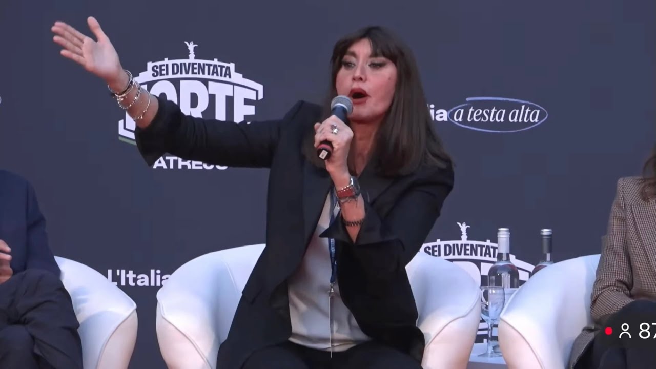 BERNINI CONTESTATA, LEI REPLICA: “SIETE SOLO DEI POVERI COMUNISTI” POI VA AD ASCOLTARE GLI STUDENTI