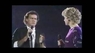 Anne Murray &amp; Dave Loggins - Nobody Loves Me Like You Do