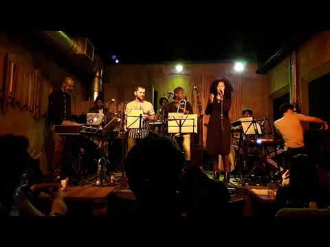 Amanda Maria c/ Joabe Reis Octeto - Crazy Race